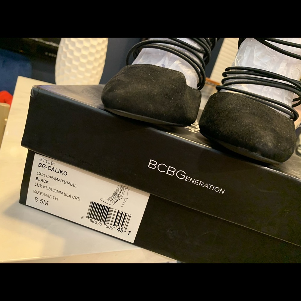 BCBG black pumps/stilettos - Picture 5 of 5